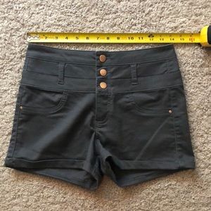 Refuge size 6 high waisted gray shorts